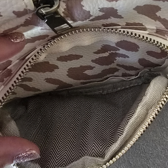 Women’s Pink Leopard Print Crossbody Sling Bag - Picture 4 of 5